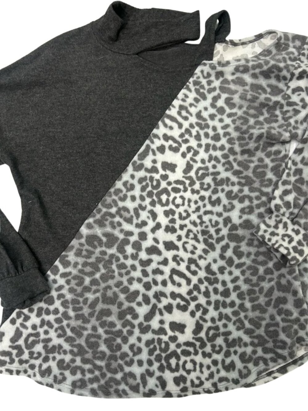Viamor Charcoal Gray & Leopard Print Turtleneck Sweater